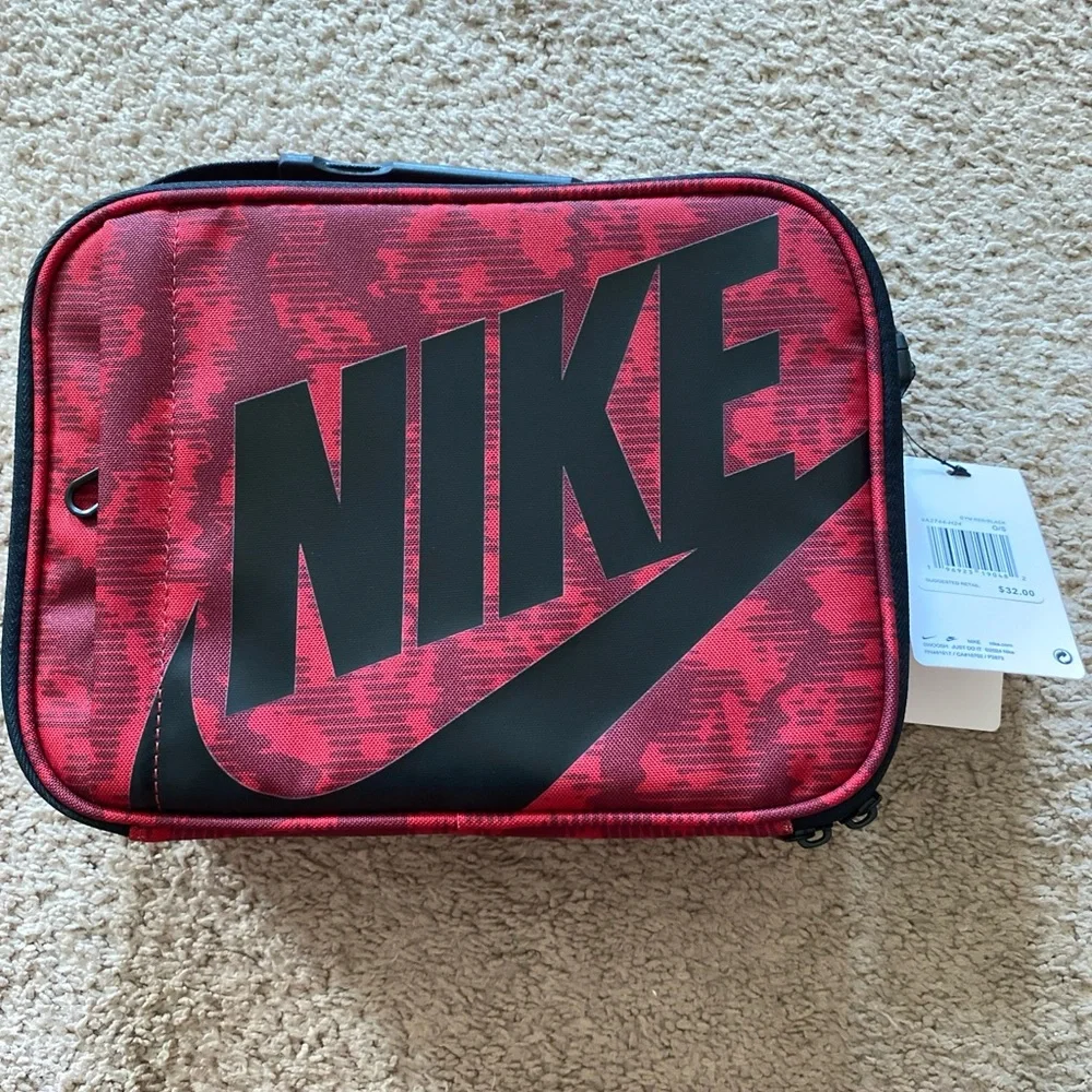 Nike Futura Fuel Pack Hard Shell Lunch Box‎ University Red Black Camo One/Size